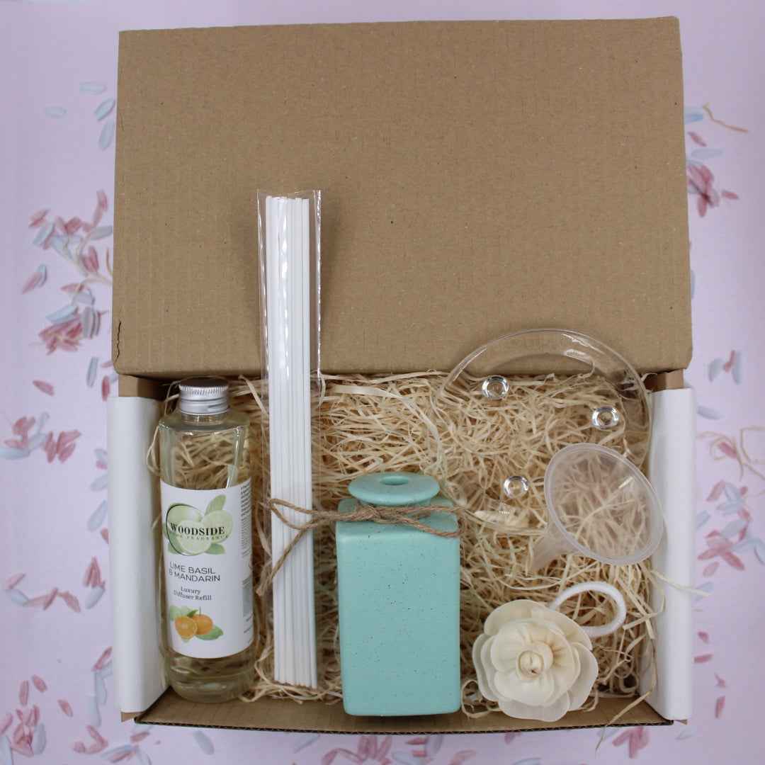 Green Reed Diffuser Vase Gift Set With Lime Basil & Mandarin Fragrance