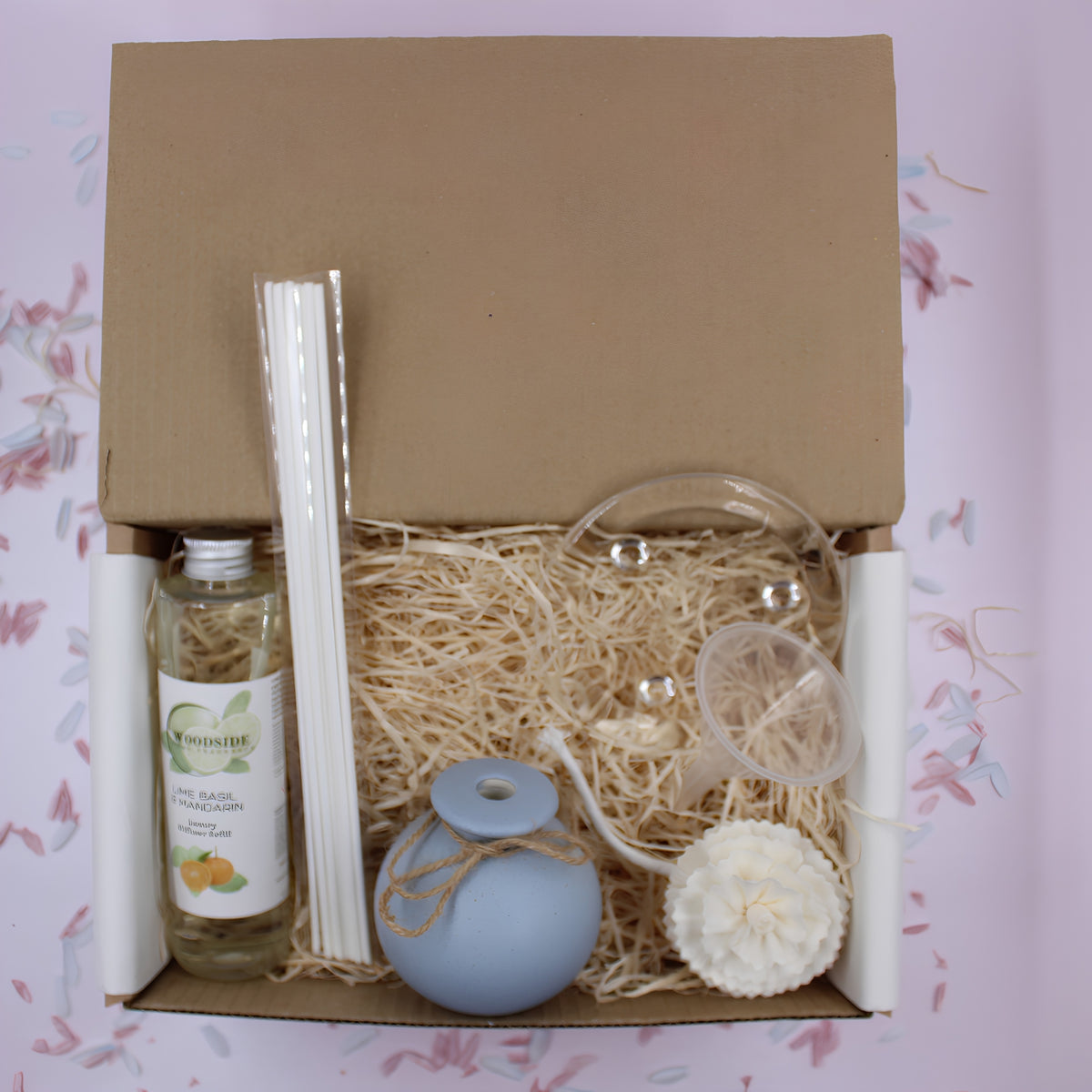 Blue Pastel Reed Diffuser Gift Set With Reeds & Plate - Lime Basil & Mandarin  Fragrance