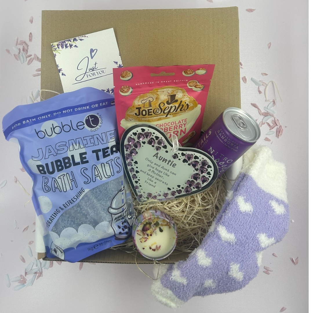 Auntie - Ultimate Night In Relax Bath Salts Treat Box 